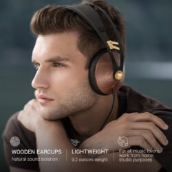 Le casque Meze 99 Classics 2e Génération avec son étui de transport rigide EVA