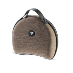 Gros plan sur les coussinets en microfibre perforée du Focal Clear MG.