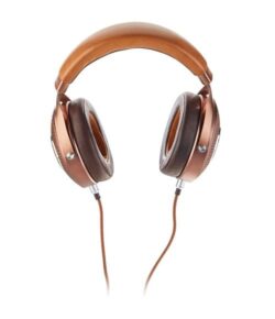 Focal Stellia en gros plan, montrant le driver béryllium pur M-dome et les finitions en cuir cognac.