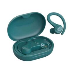 Ecouteur-JLab-Go-Air-Sport-B09RG6XS-Sans-fil-Bluetooth-Intra-Auriculaire-Son-Personnalise-EQ3-Bleu-Sarcelle (1) JLab Go Air Sport en utilisation, montrant la stabilité du crochet d'oreille sur l'oreille de l'utilisateur.