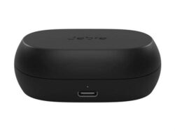 Ecouteurs-sans-fil-Jabra-Elite-7-Active-Bluetooth-sport-avec-reducteur-de-bruit-Noir (3) Vue de près de l'écouteur Jabra Elite 7 Active avec le logo Jabra.