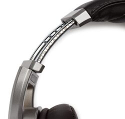 denon-ah-d9200-casque-audio-hifi-ferme (4) Casque Denon AH-D9200 avec ses deux câbles (jack 3.5mm et 6.3mm) et l'étui.