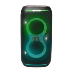 Vue de trois-quarts de la JBL PartyBox Club 120 montrant sa grille frontale et sa poignée.