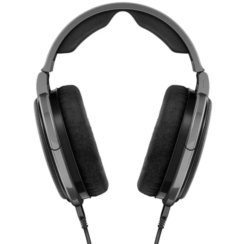 Détail de la connexion du câble détachable à deux broches sur le Sennheiser HD 650.