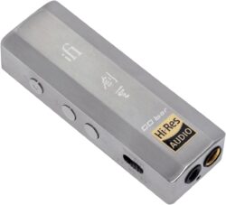516LyZeCk3L._AC_SL1500_ Vue latérale du iFi GO Blu montrant la construction ultra-légère et le bouton d'appairage Bluetooth.