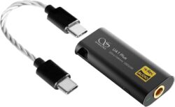 51Ksu0YV2bL._AC_SL1500_ Shanling UA1 Plus DAC USB, vue de face avec le câble USB-C intégré.