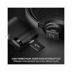 5707119048187_h_f_l_6 Le GameHub du SteelSeries Arctis Nova Elite, montrant les ports USB-C et le compartiment de recharge de la double batterie.