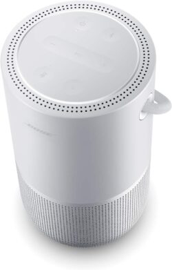 61-QgFdDyfL._AC_SL1500_ L'enceinte Bose Portable Home Speaker dans une cuisine moderne.