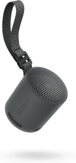 Vue du haut de la Sony SRS-XB100 montrant la grille du haut-parleur large bande.
