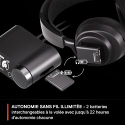 61ETzaZ-TEL._AC_SL1500_ La base station DAC SteelSeries Arctis Nova Pro Wireless avec l'emplacement de charge pour la seconde batterie échangeable.