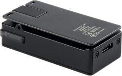 716og-7jB6L._AC_SL1500_ Le Qudelix 5K en usage nomade, fixé au vêtement par son clip.