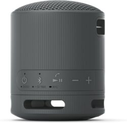 Zoom sur le port de charge USB-C protégé par un cache étanche.