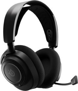Casque SteelSeries Arctis Nova 7 noir avec micro rétractable et design arceau suspendu.