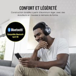 81HXdDCzCuS._AC_SL1500_ Vue rapprochée de l'oreillette du casque gaming Corsair Virtuoso XT, mettant en avant la molette de volume et le port USB-C.