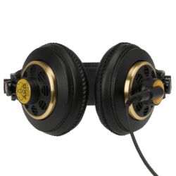 AKG_K240Studio-Flat_1605x1605 Zoom sur l'arceau en aluminium flexible et le bandeau de confort auto-ajustable.