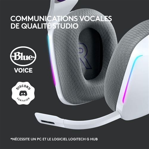 Casque Logitech G733 porté par une personne pour illustrer la coupe et la légèreté du design.