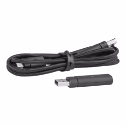 Détail du microphone "Broadcast-Grade" du Corsair HS80, rétractable et flexible, avec la zone de mute intégrée.