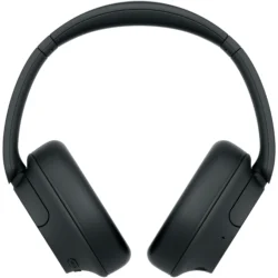Gros plan sur l'oreillette du Sony WH-CH720N, mettant en évidence les boutons de commande physique et le microphone.
