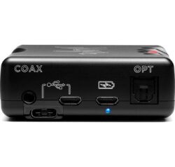 chord-mojo-dac-hd-batterie (1) Vue du Chord Mojo 2 montrant les entrées numériques USB-C, Optique et Coaxiale.