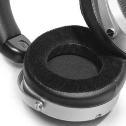 he-400se_606ebeadd8a3b_600 Coussinets hybrides chanfreinés du HE400se alliant velours et simili-cuir.