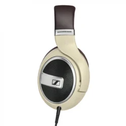 Détail de l'arceau rembourré et des finitions premium du casque Sennheiser HD 599.