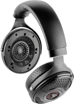 Focal Utopia 2022 avec sa mallette de transport et ses câbles haut de gamme.