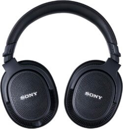 71l+aswa5YL._AC_SL1500_ Vue latérale du Sony MDR-MV1 montrant la grille ouverte de l'oreillette.