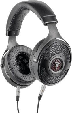 Casque Focal Utopia 2022 de face avec ses grilles nid d'abeille et yokes en carbone.