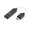 Convertisseur DAC iFi GO Link avec son câble en cuivre plaqué argent et sa sortie jack.