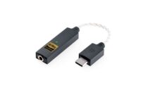 Convertisseur DAC iFi GO Link avec son câble en cuivre plaqué argent et sa sortie jack.
