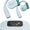 Écouteurs open-ear Cleer ARC 3 noirs avec leur boîtier de charge à écran tactile