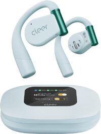 Écouteurs open-ear Cleer ARC 3 noirs avec leur boîtier de charge à écran tactile