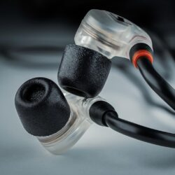Comparaison de l'isolation entre embouts silicone et mousse Comply TX-500.
