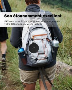 Accessoires inclus avec l'enceinte Inwa : support guidon et câble de charge.