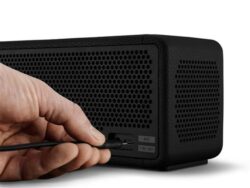 Enceinte-sans-fil-Marshall-Middleton-Noir (9) Boîte et accessoires inclus avec l'enceinte Marshall Middleton.